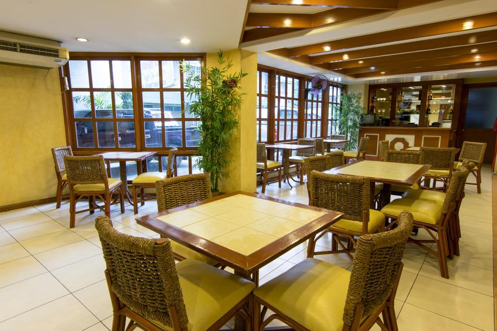 The Manor Hotel Davao City Exteriör bild