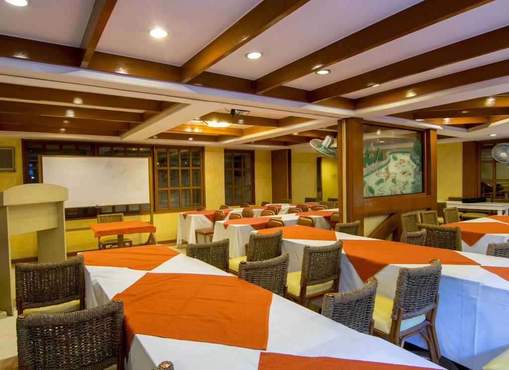 The Manor Hotel Davao City Exteriör bild