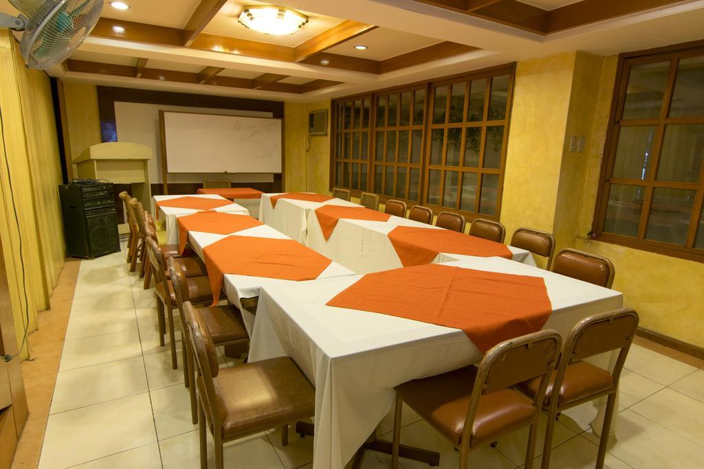 The Manor Hotel Davao City Exteriör bild