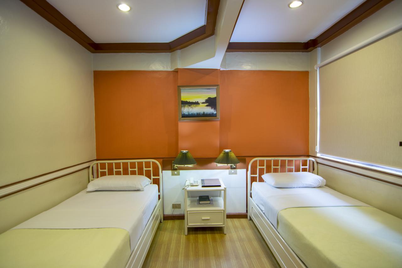 The Manor Hotel Davao City Exteriör bild