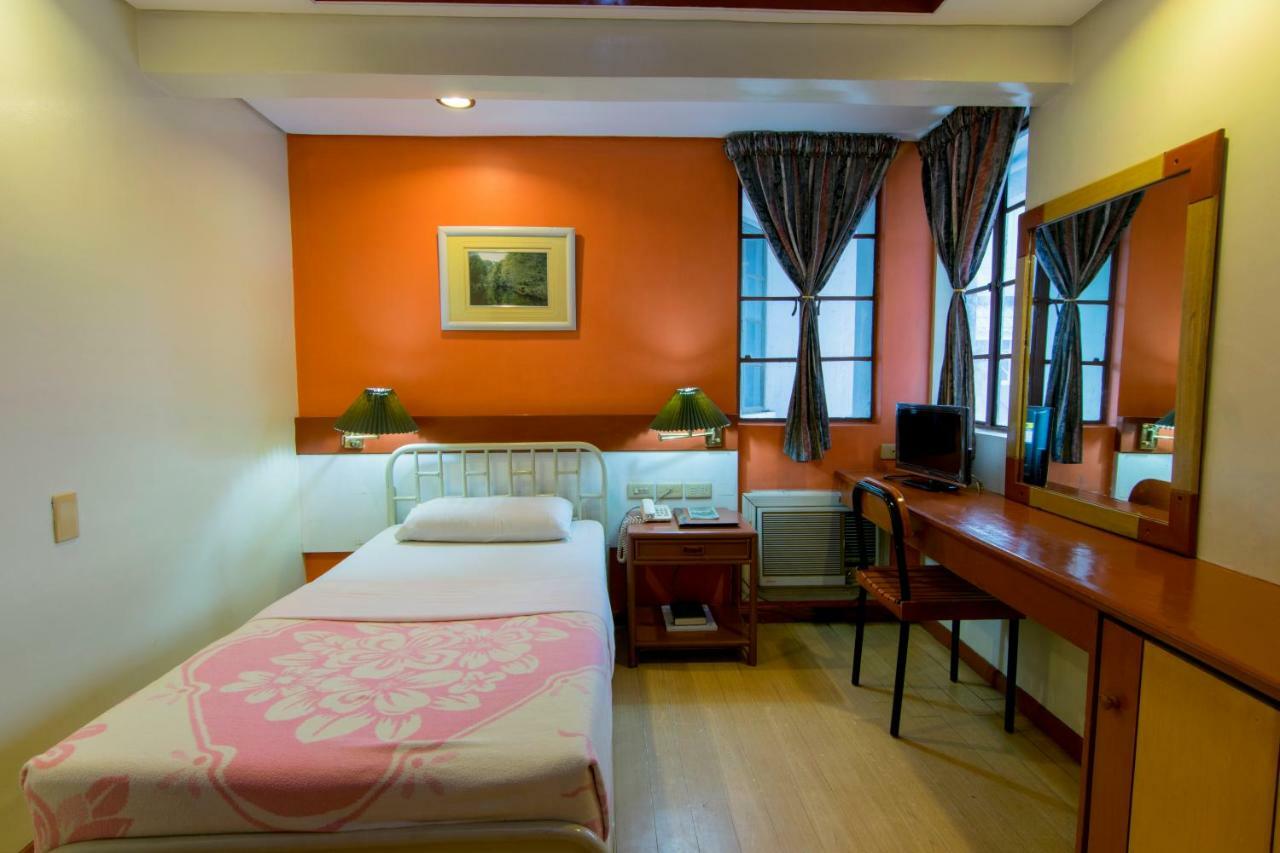 The Manor Hotel Davao City Exteriör bild